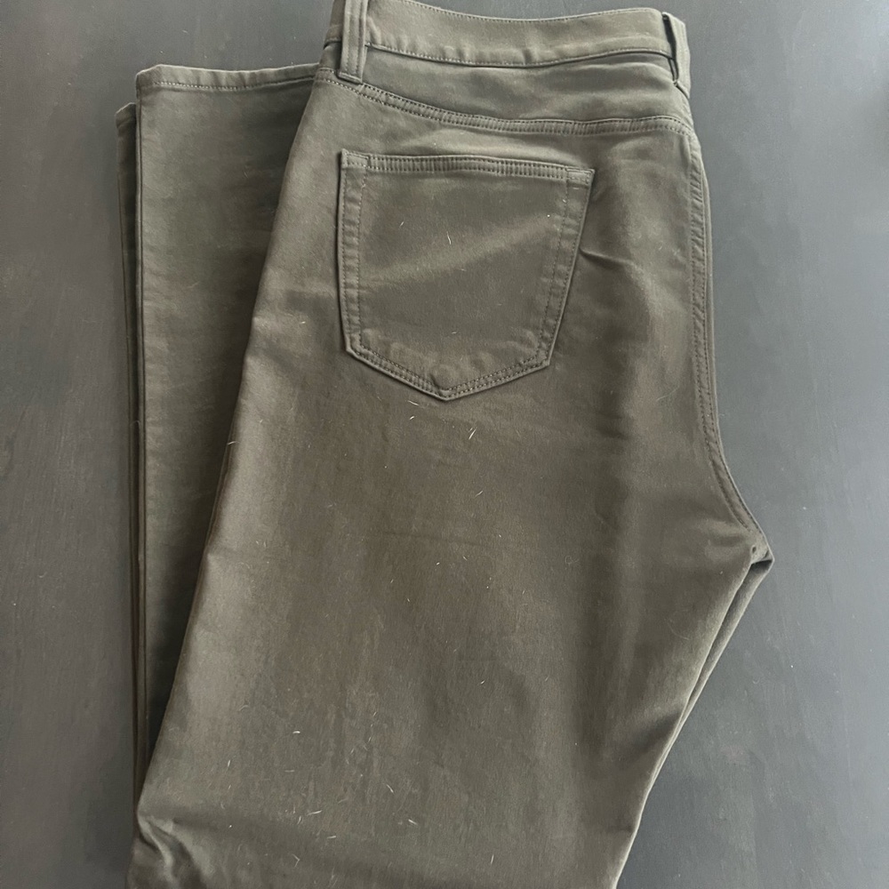 Banana Republic Men's Dark Olive Traveler Athletic Tapered Fit